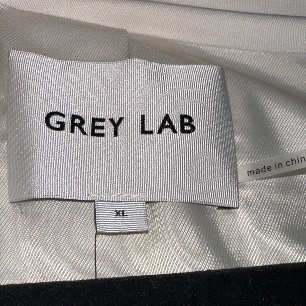 GREY LAB Women's Elegant Cream Blazer - Picture 5 of 6